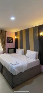 Alluring View Hotel - Allen Avenueにあるベッド