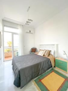 Posteľ alebo postele v izbe v ubytovaní Modern three-level apartment near the sea