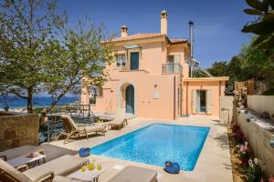 Bazén v ubytovaní Seaview Villa Sofia ' Top destination ' alebo v jeho blízkosti