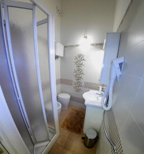 a bathroom with a shower and a toilet and a sink at AFFITTACAMERE A TRE MINUTI IN SPIAGGIA Il Veliero in San Vito lo Capo