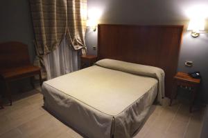 Postel nebo postele na pokoji v ubytování Hotel Taormina