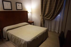 Postel nebo postele na pokoji v ubytování Hotel Taormina