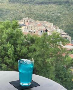 a drink on a table with a view of a city at Divino Bistrot e Relais in Lenola