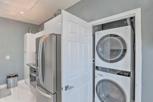 Modern Las Vegas Home with Patio 10 Mi to The Strip