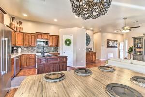 A kitchen or kitchenette at Patio and Gazebo Stylish Show Low Hideaway!