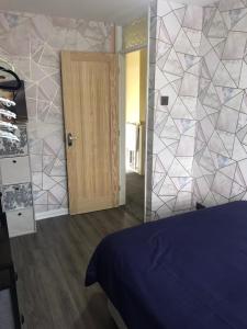 Gallery image of Double Room next to Burnham Elizabeth Line Station in Slough