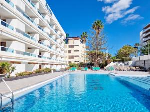 a swimming pool in front of a building at Apartamentos Fayna in Playa del Ingles