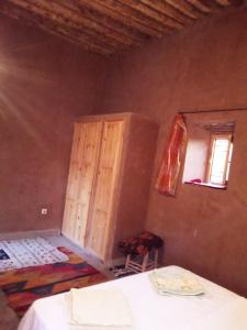 Katil atau katil-katil dalam bilik di Authentic riad & activities Erg