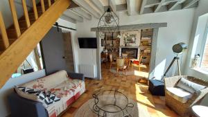 a living room with a couch and a table at La maison aux oiseaux in Heudreville-sur-Eure