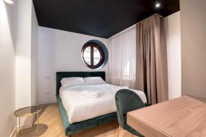 A bed or beds in a room at Brera Premium Apartment near Duomo Wifi