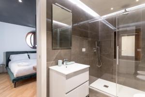 A bathroom at Brera Premium Apartment near Duomo Wifi
