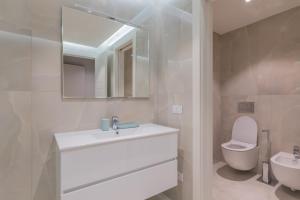 A bathroom at Brera Premium Apartment near Duomo Wifi