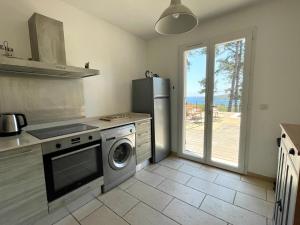 A kitchen or kitchenette at Villa piscine Sagone Paradise avec magnifique vue mer