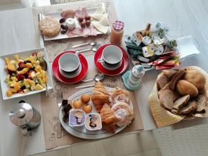 Frukostalternativ för gäster på HOTEL ISLA PLANA