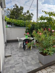 Aed väljaspool majutusasutust ML Apartman