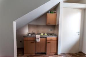 Kuchyň nebo kuchyňský kout v ubytování CUBE central rooms for 2 + 32 fotografií