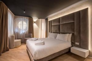 Posteľ alebo postele v izbe v ubytovaní Brera Luxury Apartment near Duomo With Wifi
