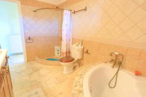 Koupelna v ubytování Villa Eftihia
