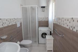 A bathroom at Villa Bella Még 36 kép