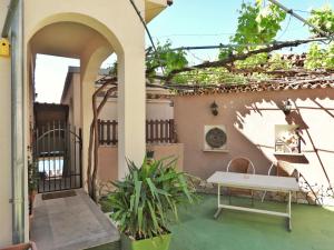 a patio with a white bench on the side of a house at Apartmani Robert in Bol