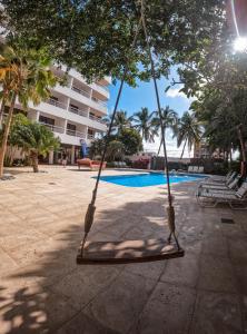 Der Swimmingpool an oder in der Nähe von Hotel California Playa El Yaque