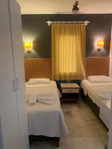 Postel nebo postele na pokoji v ubytování Kılavuz otel