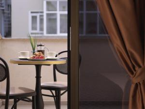 a table with a bowl of fruit and two cups at Jaff Hotels & Spa Nisantasi in Istanbul