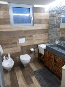 Koupelna v ubytování casa vacanze Ca'del Miro Montemezzo + 35 fotografií