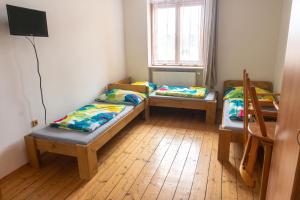 מיטה או מיטות בחדר ב-Ubytování na Jakuli