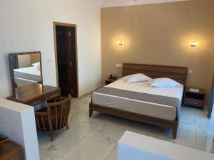 En eller flere senger på et rom på Hotel Residence La Corniche