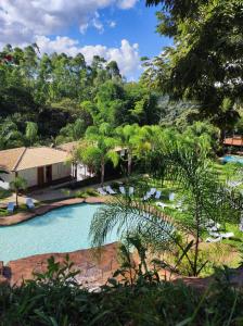 Vista sulla piscina di Hotel Serra do Gandarela o su una piscina nei dintorni
