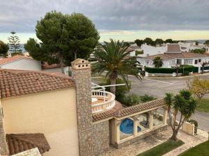 Fotografia z galérie ubytovania Chalet a 100m de la playa de Cristal, Pino Alto v destinácii Hospitalet de l'Infant