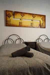 two beds in a room with a picture on the wall at Mascotas 1 in Benaocaz