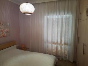 Posteľ alebo postele v izbe v ubytovaní SummerSense Apartment