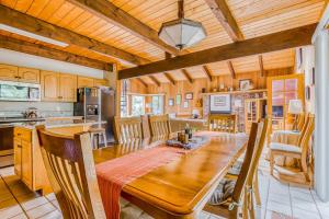 Dapur atau dapur kecil di Mountain Meadow Lodge