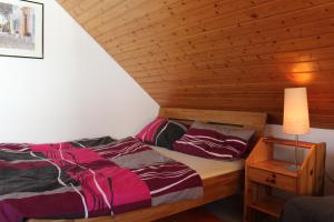 a bed in a room with a wooden ceiling at Ferienwohnung auf 1233m am Feldberg nur 20m zur Skilift/-piste, Wanderwegen und Bus in Feldberg