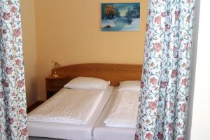 Ένα ή περισσότερα κρεβάτια σε δωμάτιο στο Hotel Graf Stadion