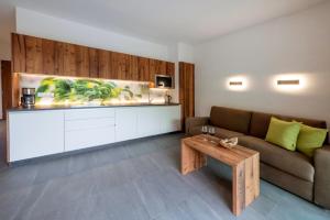 Posedenie v ubytovaní Aromis