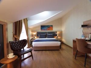 A bed or beds in a room at Jaff Hotels & Spa Nisantasi Még 37 kép