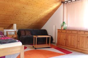 a living room with a couch and a table at Ferienwohnung auf 1233m am Feldberg nur 20m zur Skilift/-piste, Wanderwegen und Bus in Feldberg