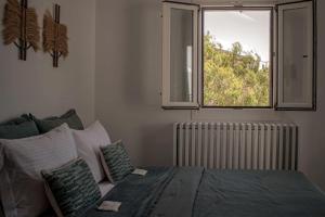 Posteľ alebo postele v izbe v ubytovaní Aurora Apartment (Pera Gialos)