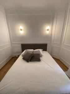 Ένα ή περισσότερα κρεβάτια σε δωμάτιο στο Lovely Spacious Large Patio Heart of Monaco +10 φωτογραφίες