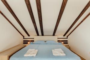 Postel nebo postele na pokoji v ubytování Apartmani Mara