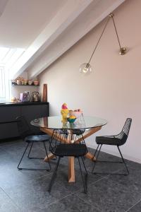 a dining room with a glass table and chairs at Picobello Lago in Mandello del Lario