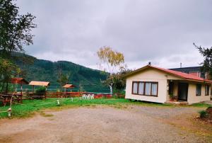 Photo de la galerie de l'établissement Camping & Cabaña Los Arrayanes Niebla, à Valdivia