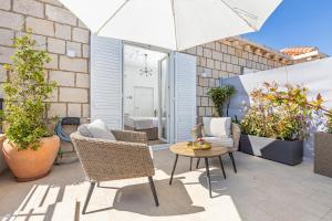 Ein Sitzbereich in der Unterkunft Rooms D&L, FREE Parking on-site