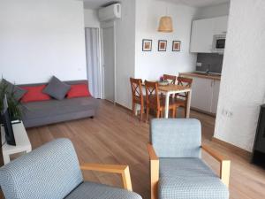 Kuchyň nebo kuchyňský kout v ubytování Apartament Port de la Selva