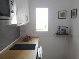 Kuchyň nebo kuchyňský kout v ubytování Apartament Port de la Selva + 29 fotografií