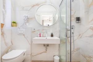 Ein Badezimmer in der Unterkunft Rooms D&L, FREE Parking on-site