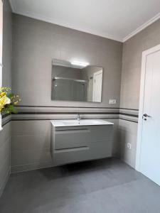 Zdjęcie z galerii obiektu Apartamentos María de Lucía-Piso 2º w mieście Arou